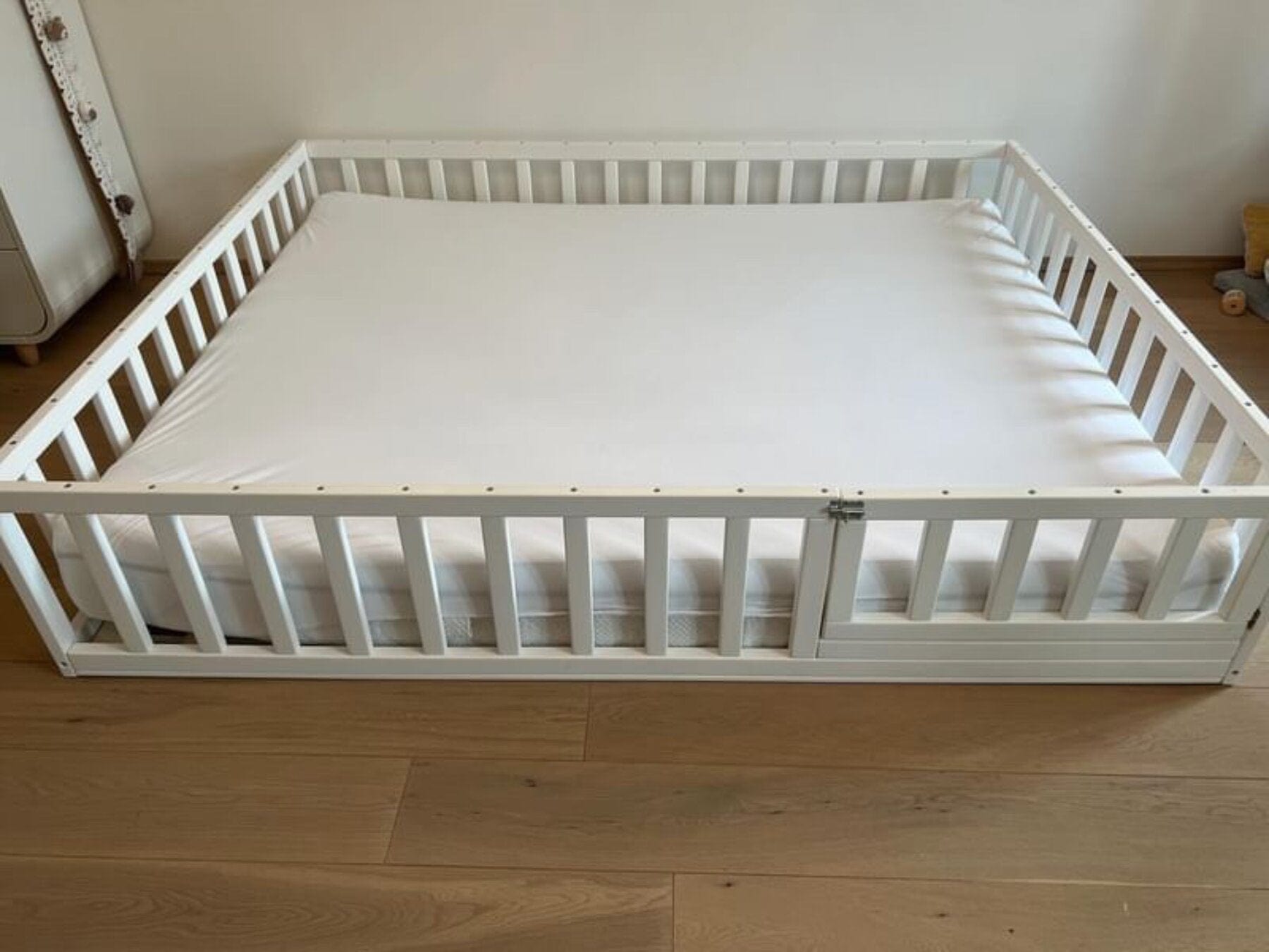Children's bed, baby bed, cot, floor bed with door