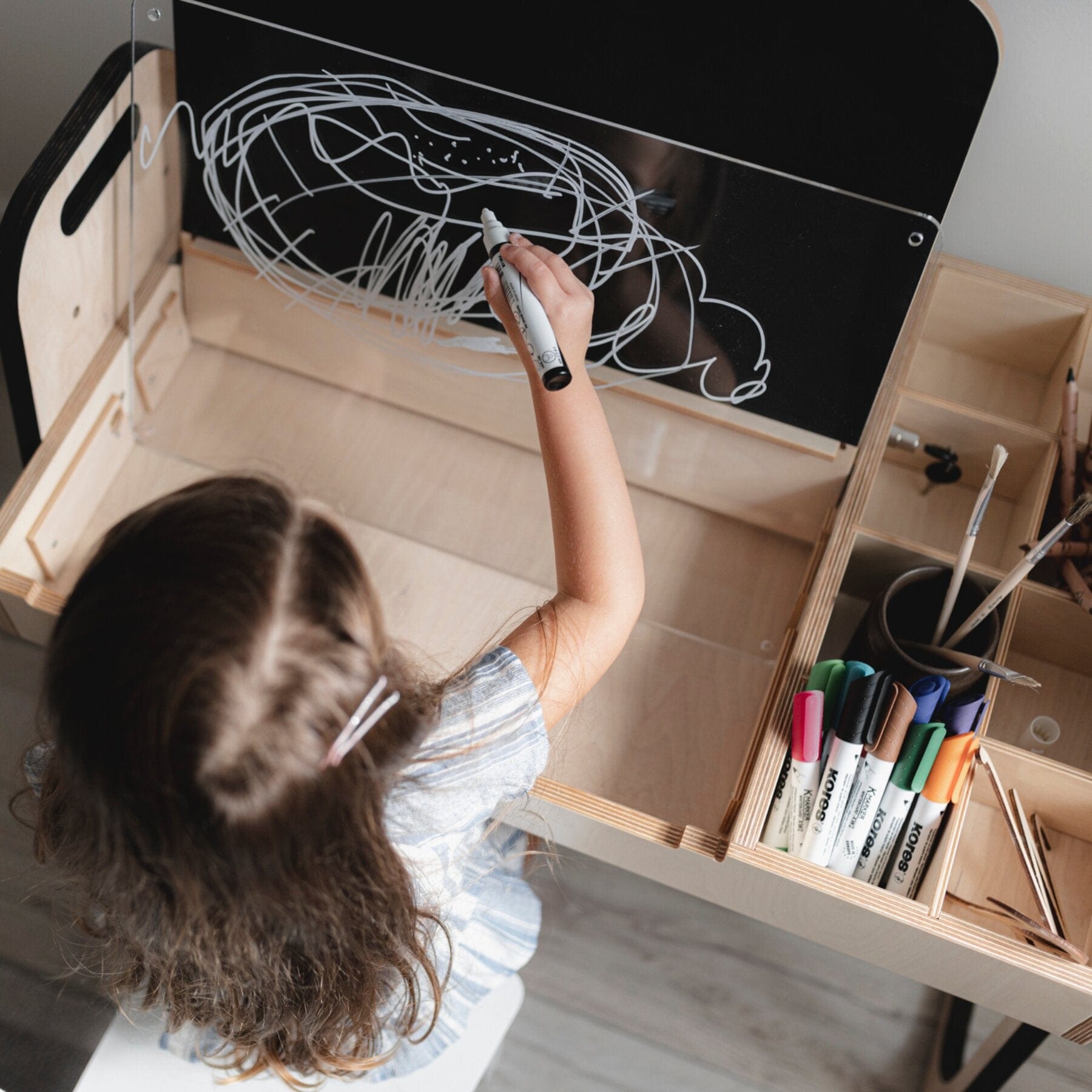 Höhenverstellbarer Kinderschreibtisch Julle - LeoBabys