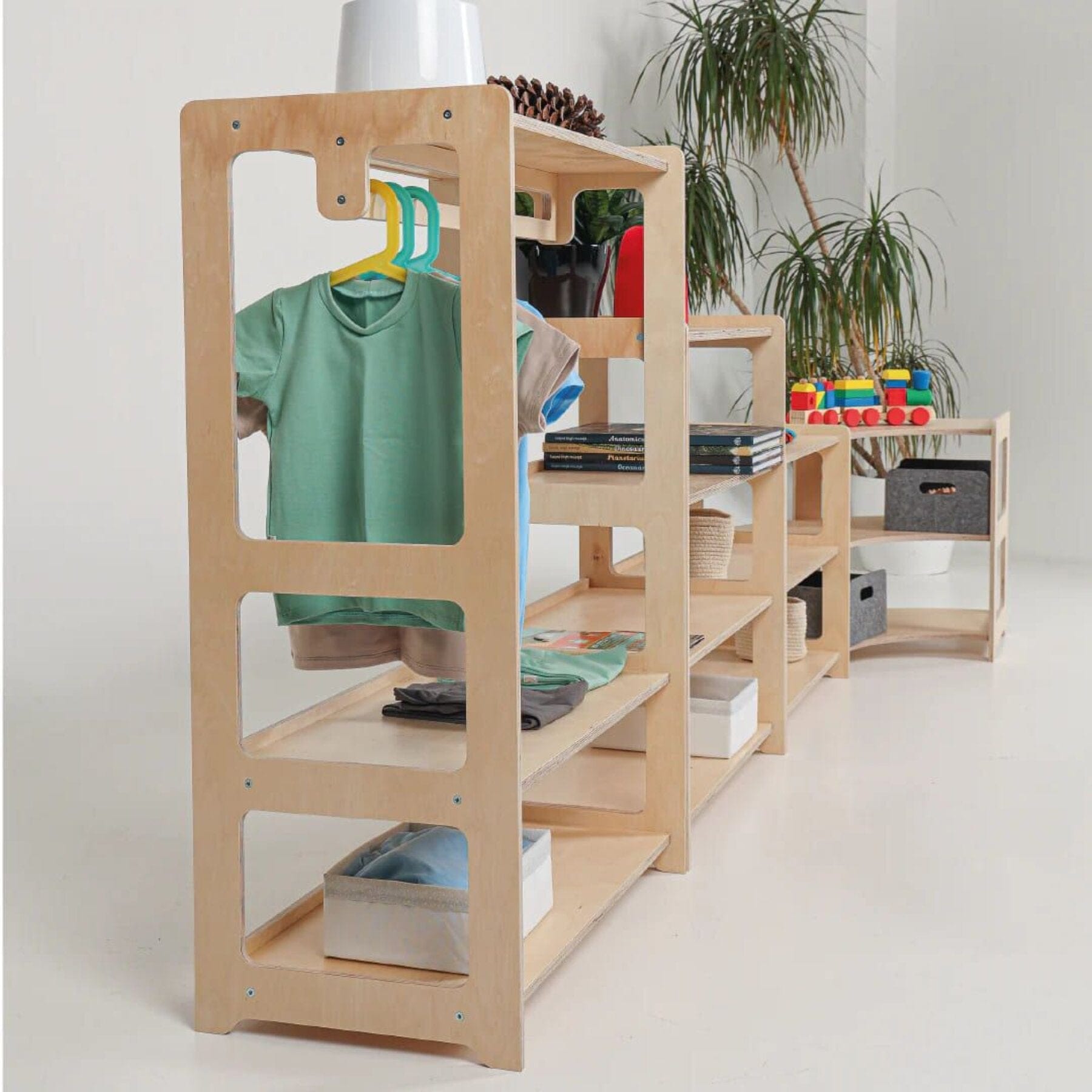 Montessori Garderobe und drei Etagen - LeoBabys