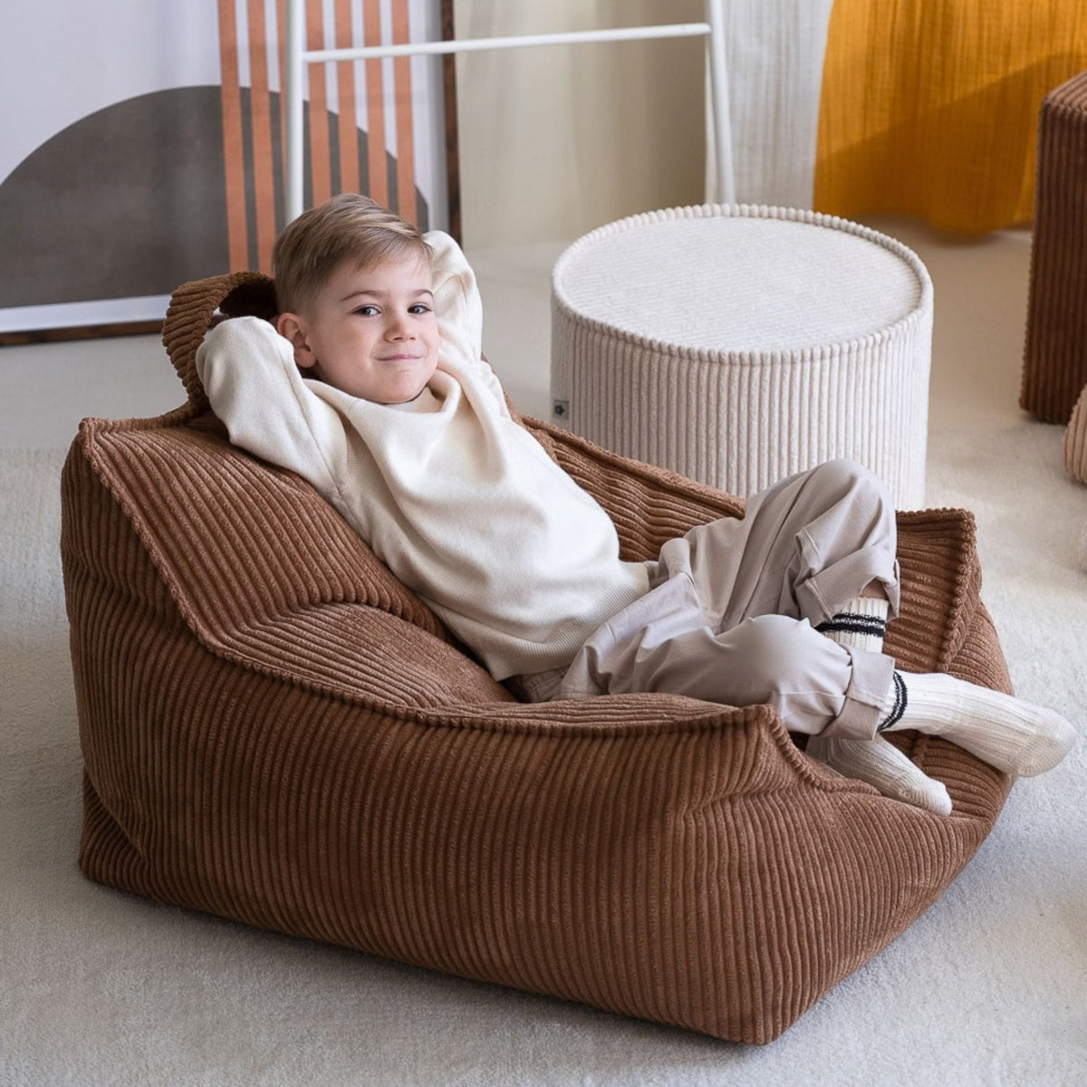 wigiwama Pouffe aus Cord, runder Sitzhocker für Kinder - LeoBabys
