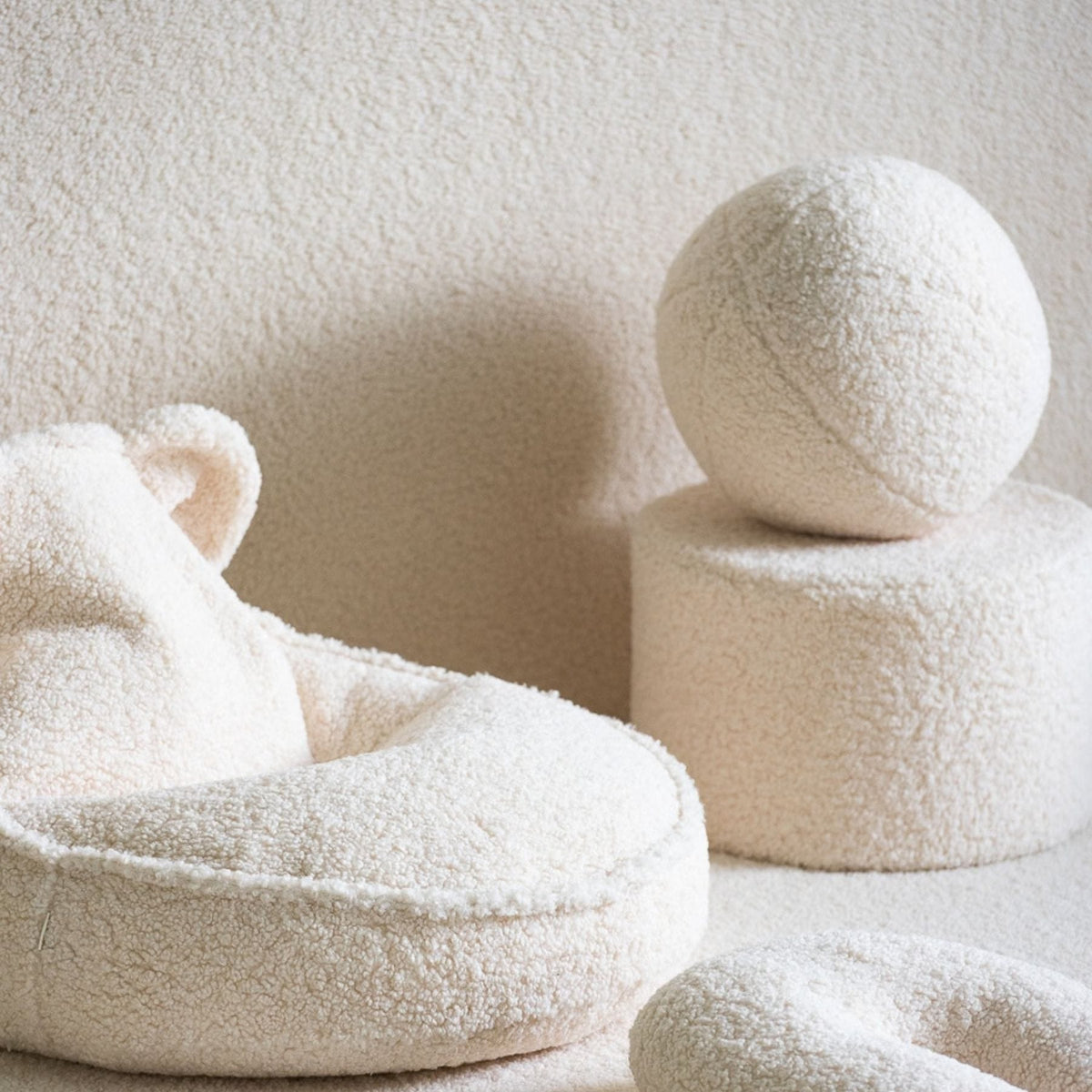 Polstermöbel wigiwama Pouffe aus Teddystoff, runder Sitzhocker für Kinder