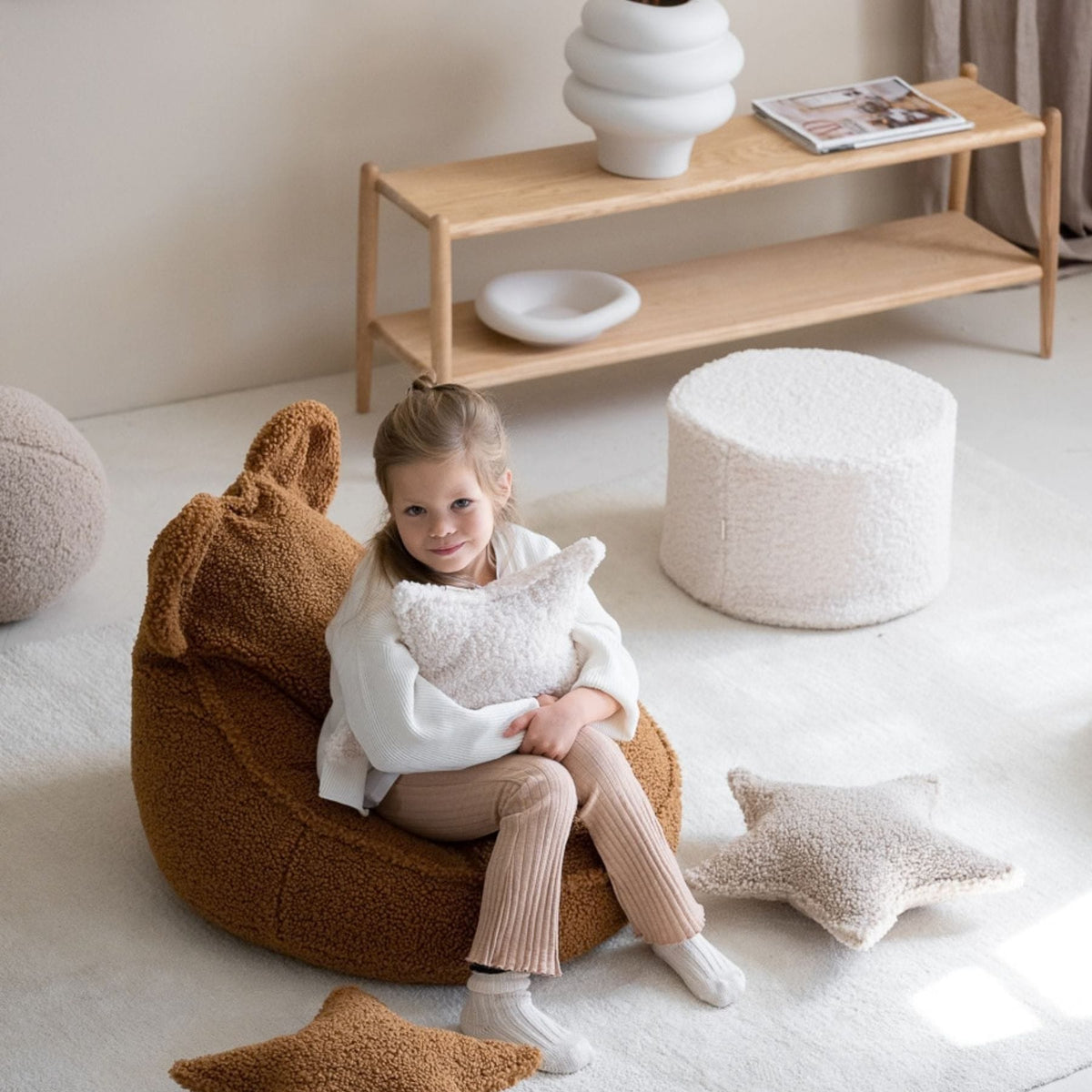 Polstermöbel wigiwama Pouffe aus Teddystoff, runder Sitzhocker für Kinder