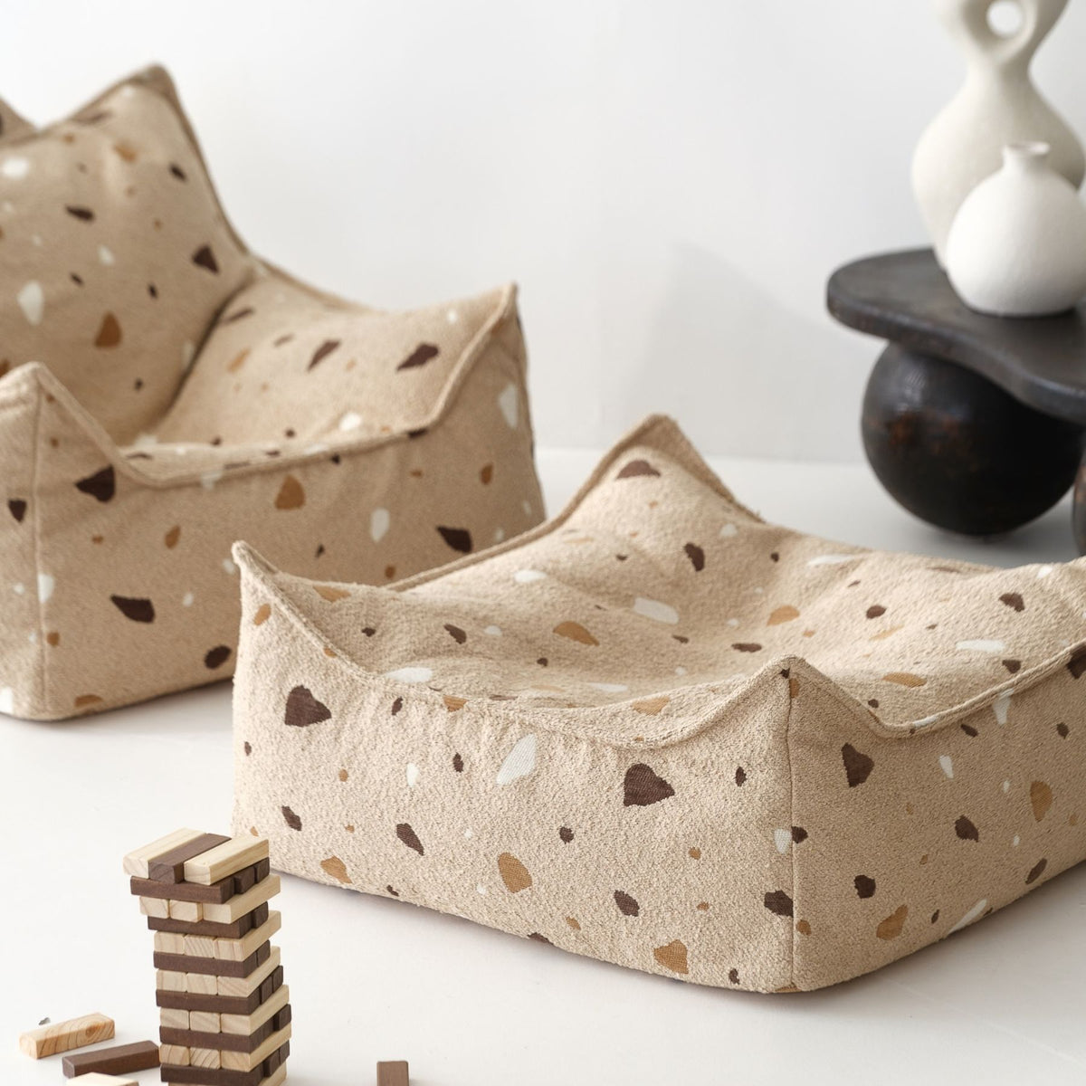 wigiwama Square Ottoman Terrazzo aus Bouclé, Sitzhocker für Kinder - LeoBabys