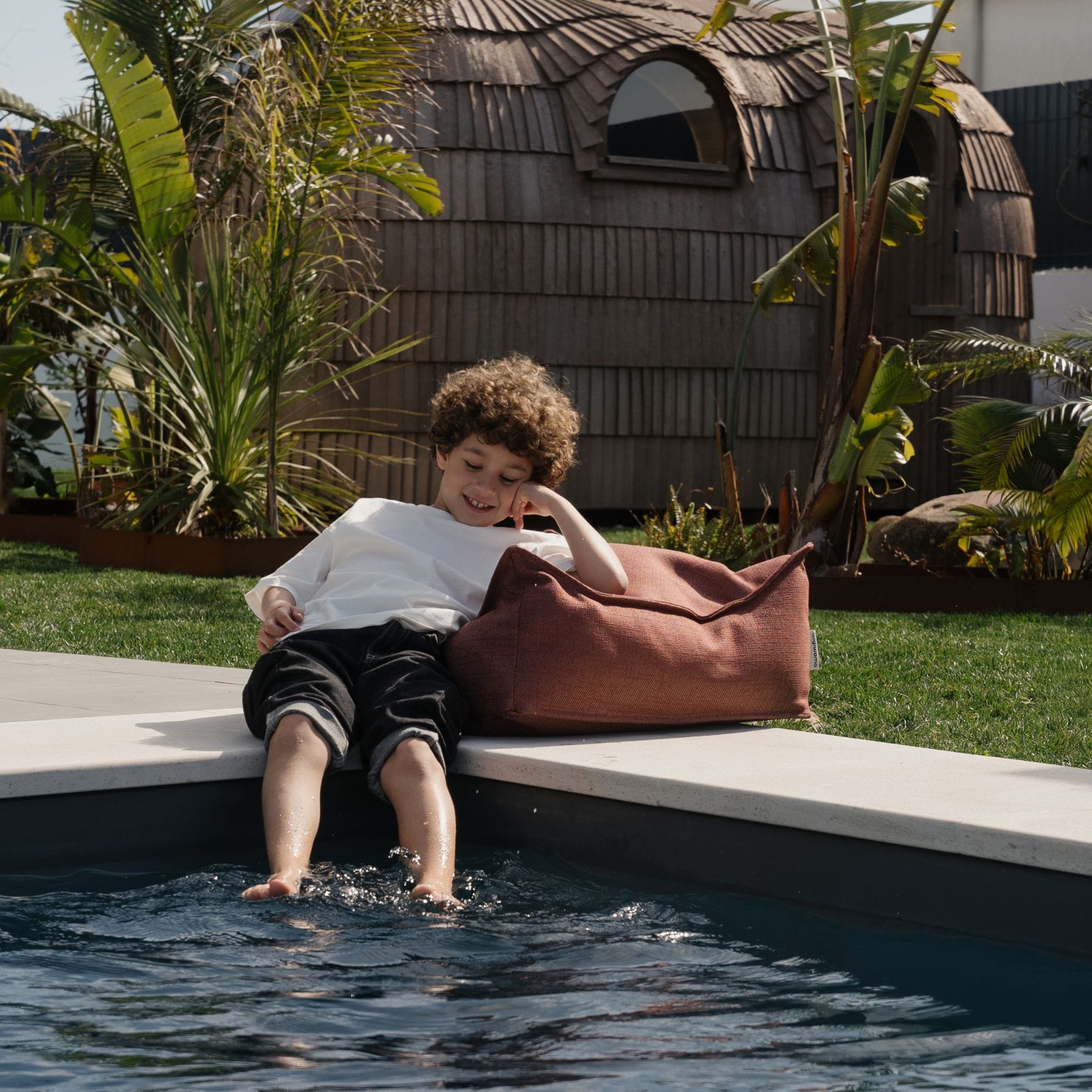 wigiwama Outdoor Ottoman - Sitzkissen & Hocker für Kinder | 6 Farben
