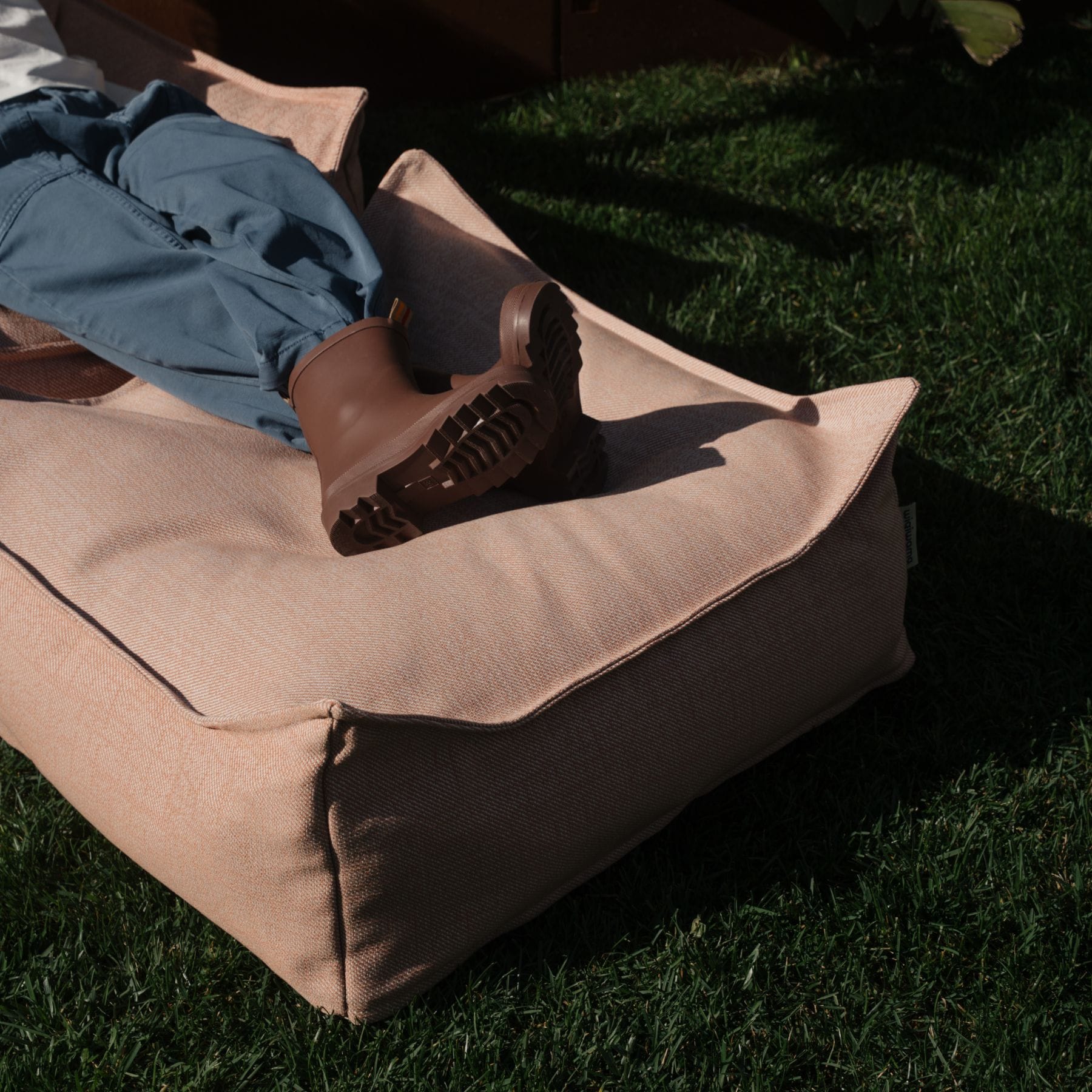 wigiwama Outdoor Ottoman - Sitzkissen & Hocker für Kinder | 6 Farben